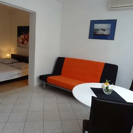 Studio Hvar 16942a *
